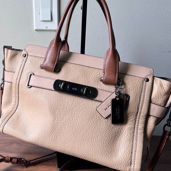 COACH Swagger 27 Carryall in Colorblock Stone/Dark Gunmetal - Picture 1 of 13